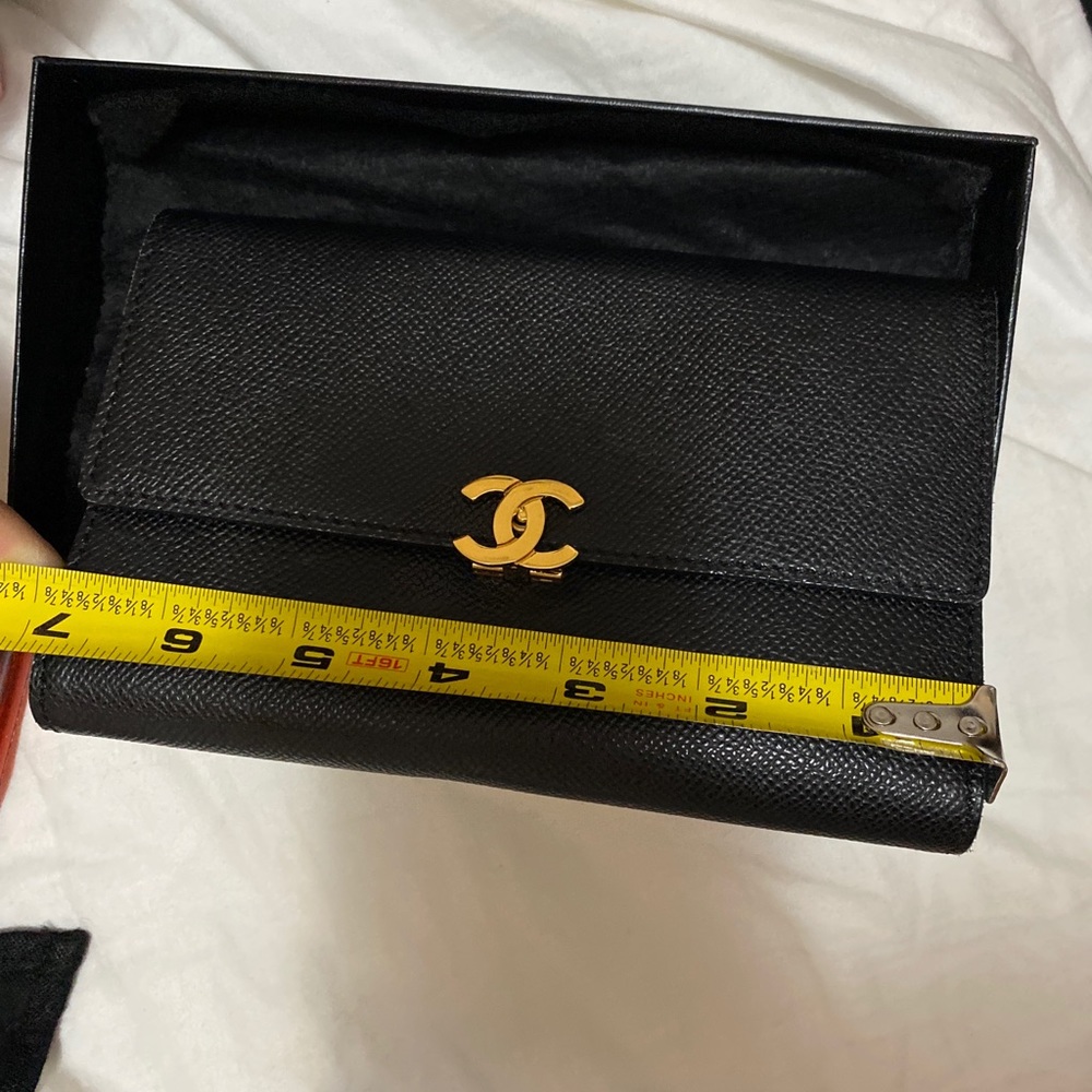 Authentic Chanel semi clutch wallet, authentic - Picture 3 of 16